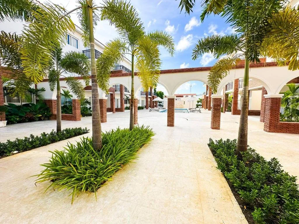 Image of Spacious 1 Bedroom Apartment Near The Beach