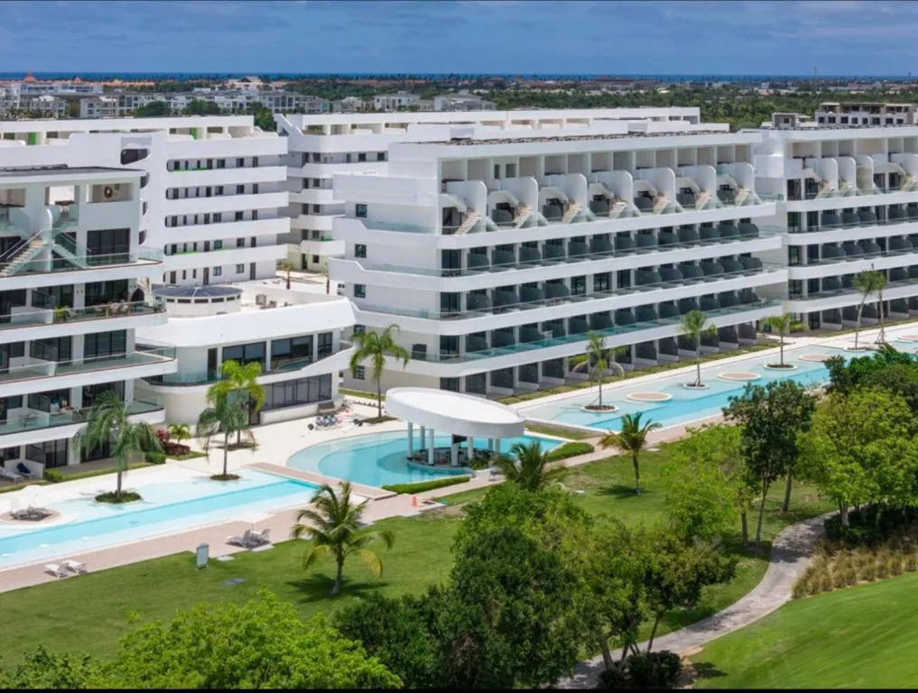 Image of Spectacular ground floor with direct access to the infinity pool and views of the golf course-G115 Star