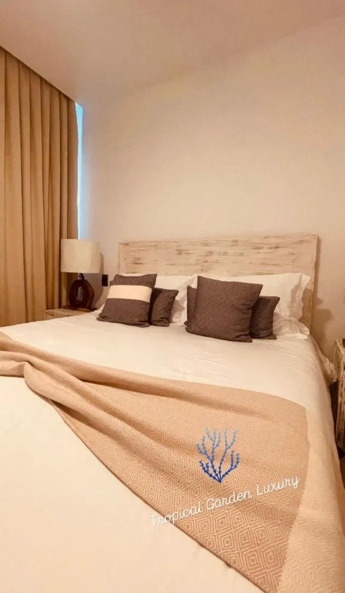 Image 3 of Tropical Garden Luxury con Picuzzi