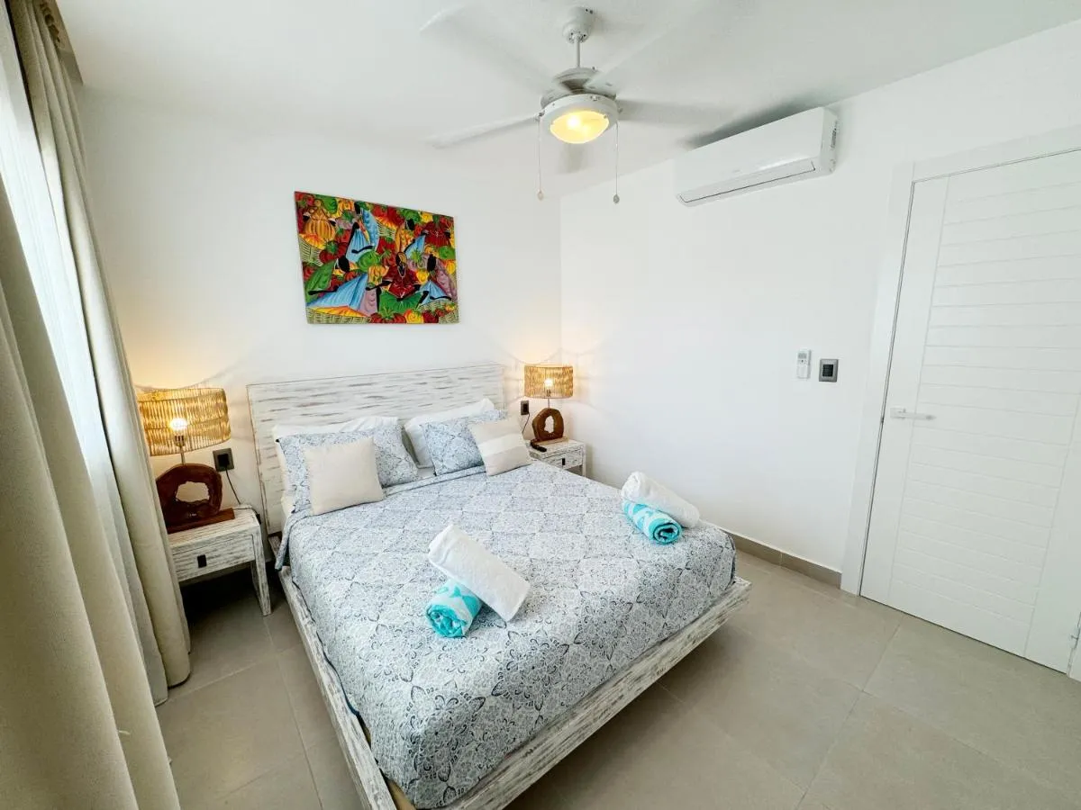 Image 1 of Tropical Relaxing 2 Bedroom Unit with picuzzi