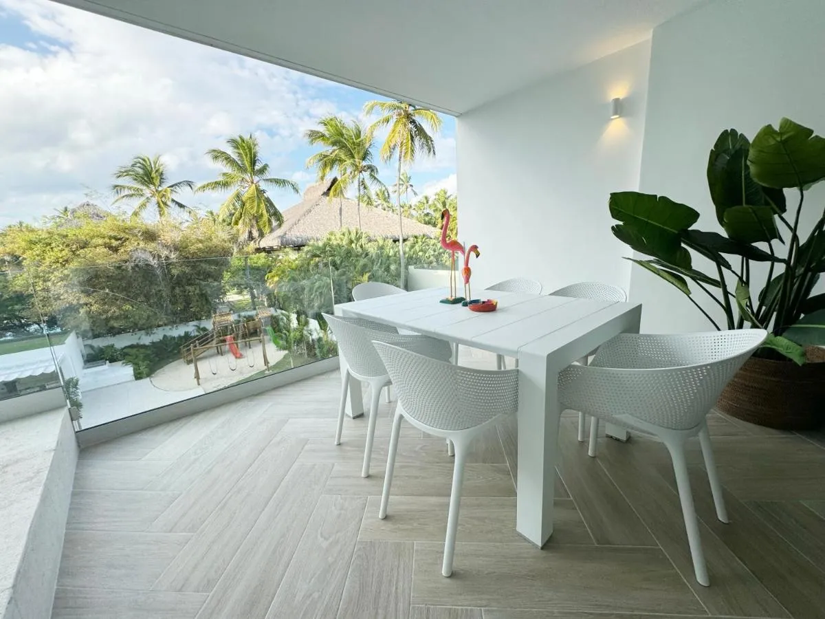 Image 2 of Tropical Relaxing 2 Bedroom Unit with picuzzi