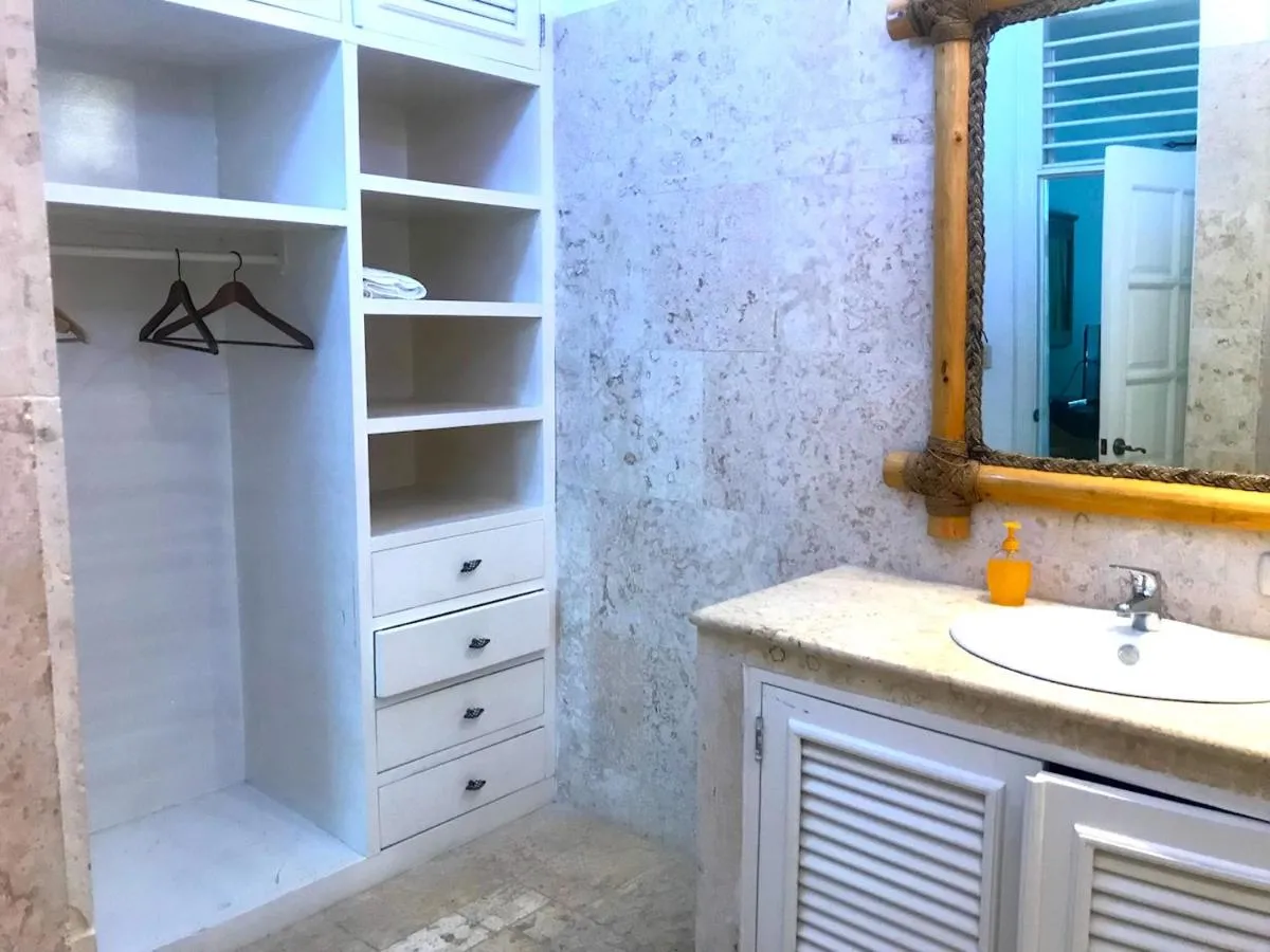 Image 2 of Villa B52