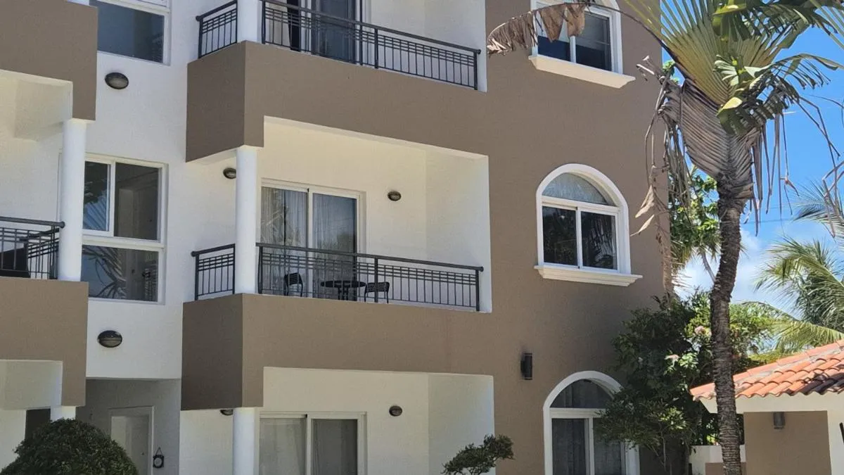 Image 2 of las buganvillas